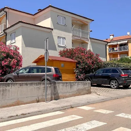 Idyllisches Mit Meerblick, Pool, Grill, Waschmaschine, Privatparkplatz * Karpinjan