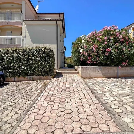 Idyllisches Mit Meerblick, Pool, Grill, Waschmaschine, Privatparkplatz * Karpinjan