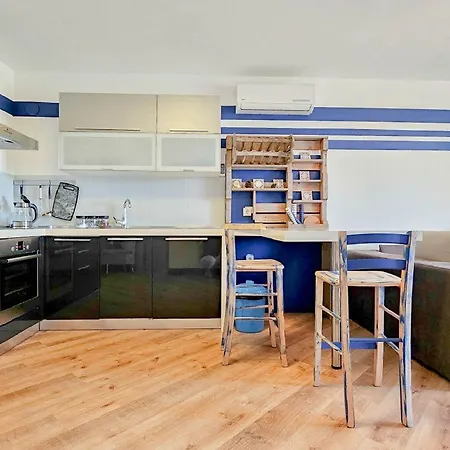 Idyllisches Mit Meerblick, Pool, Grill, Waschmaschine, Privatparkplatz Apartman Karpinjan
