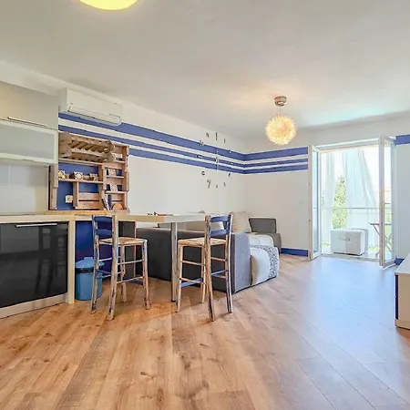 Idyllisches Mit Meerblick, Pool, Grill, Waschmaschine, Privatparkplatz Karpinjan